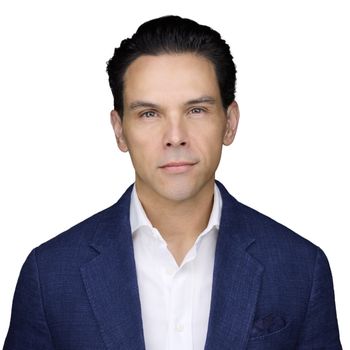 Portrait of Mauricio Niemeyer, REALTOR®, Associate